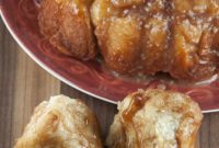 Vanilla Maple Glazed Cinnamon Pull-Apart Bread