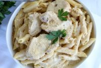 Slow Cooker Creamy Chicken Alfredo