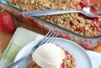 Homestyle Strawberry Rhubarb Crisp