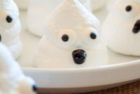 Frightfully Sweet Meringue Ghosts