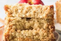 Cinnamon Apple Streusel Coffee Cake