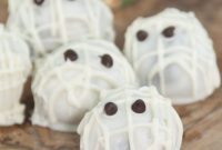 Halloween Oreo Mummy Bites