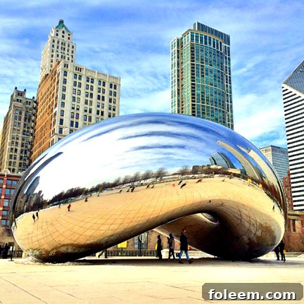 Picture of 'the Bean' in Millennium Park, Downtown Chicago, capturing the vibrant essence of the city for tourists.