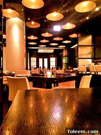 Review on RPM Italian restaurant in Downtown Chicago, praised for its modern ambiance and delicious dishes.