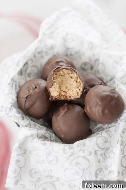 No-Bake Peanut Butter Rice Krispie Balls: The ultimate crispy chocolate holiday treat for Christmas.