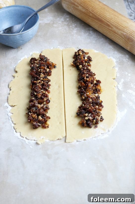 The filling is placed in the middle of our rolled out dough, then we will wrap the dough around the filling!