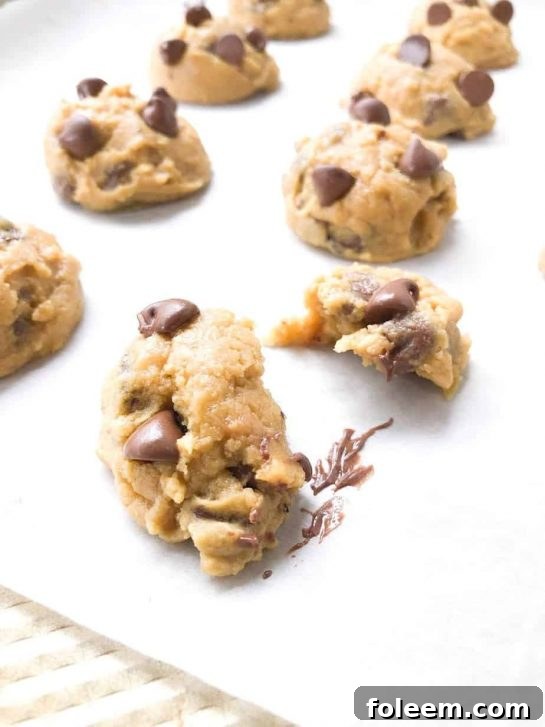Rich Mocha Vanilla Chocolate Chip Pudding Cookies, combining coffee, vanilla, and melty chocolate chips for an irresistible gourmet cookie experience.