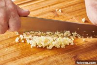 Mince Garlic Like a Pro: Simple Steps for Perfectly Chopped Garlic