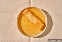 How to Eat Honeycomb Safely and Deliciously