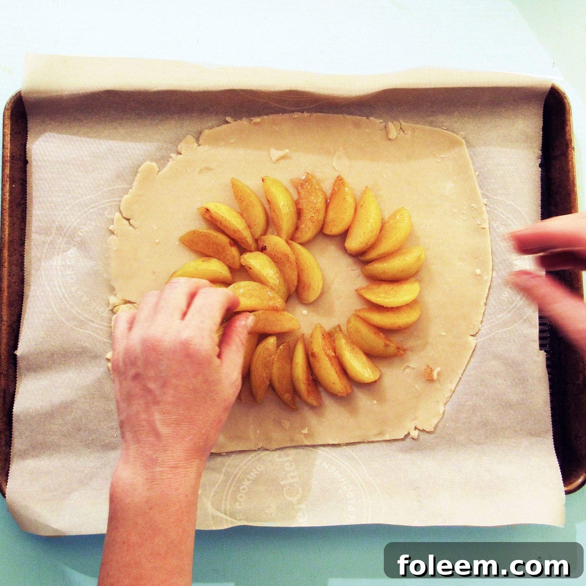 Filling a galette with fruit.