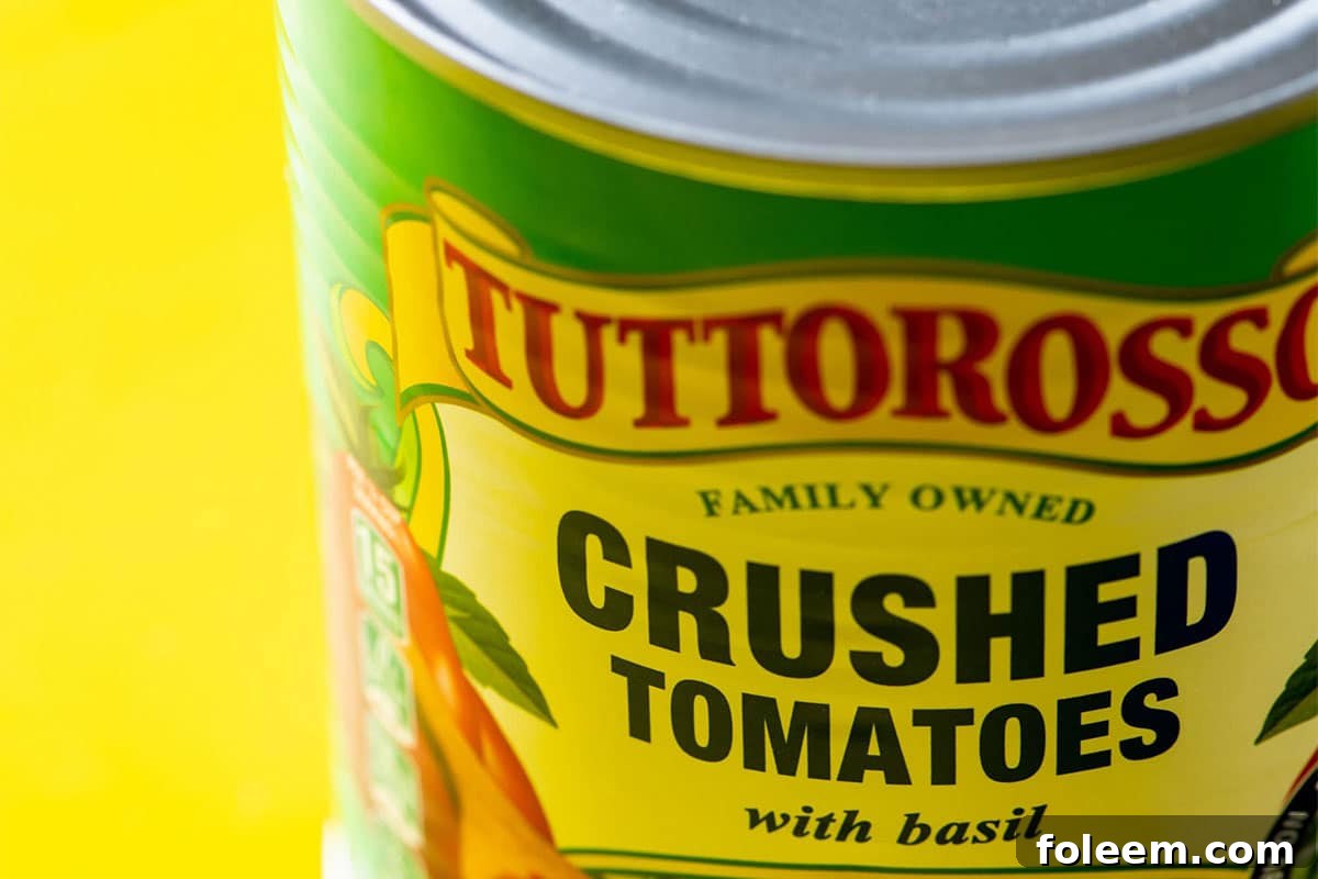 Can of crushed tomatoes with basil.