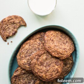 Fractaled Chocolate Chunk Cookies in a blue bowl.
